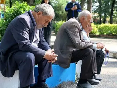 درخواست پرداخت کمک معیشت برابر ده درصد حداقل حقوق به بازنشستگان حداقل‌بگیر 