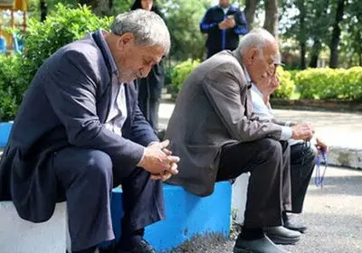 هزینه‌های درمان را برای بازنشستگان سنگین نکنید/ «بیمه تکمیلی» باری مضاعف بر دوش بازنشستگان