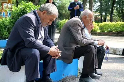 لزوم برقراری بیمه تکمیلی مناسب برای بازنشستگان/ مطالبات رتبه‌بندی و متناسب‌سازی را بپردازید