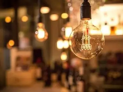 نورپردازی غیرمتعارف واحدهای تجاری منجر به قطع برق می‌شود