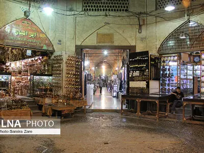 باد پاییزی بر تن بازار شیراز/ قطعی اینترنت فعالیت بعضی صنوف را به کما برد/سردی بازار طلا در روزهای گذشته
