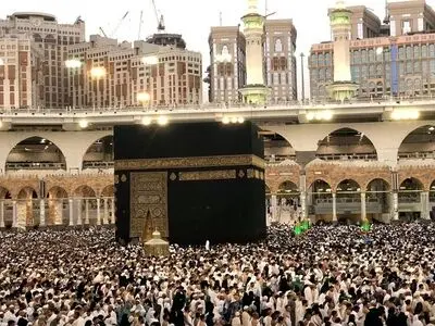تعلیق موقت مراسم عمره برای شهروندان سعودی در پی انتشار «کرونا»