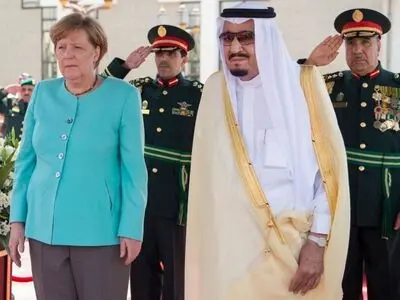 تور خاورمیانه مرکل با سفر به عربستان آغاز شد


