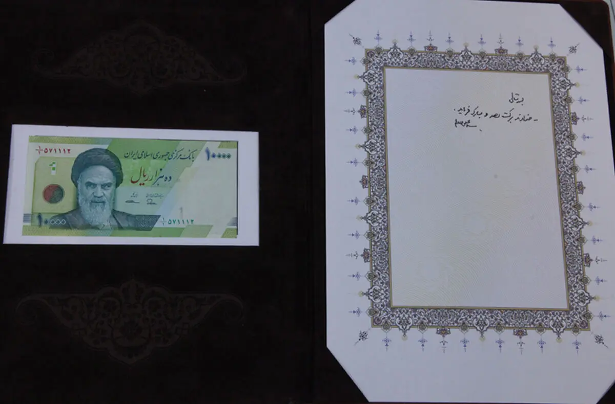 اسکناس ۱۰ هزار ریالی جدید به دستخط مقام معظم رهبری متبرک شد / توزیع اسکناس طرح جدید از نیمه خردادماه