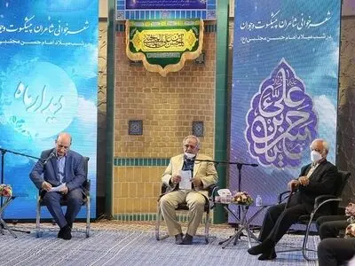 محفل شعرخوانی «دیدار ماه» با پخش مستقیم از شبکه دو سیما برگزار شد/ رهبری به این نشست پیام داد