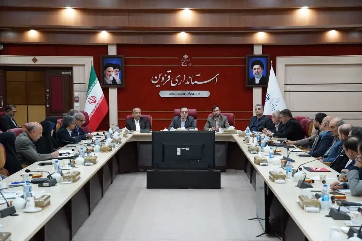 معلمان برای حل مسائل اجتماعی و توسعه استان نظر بدهند