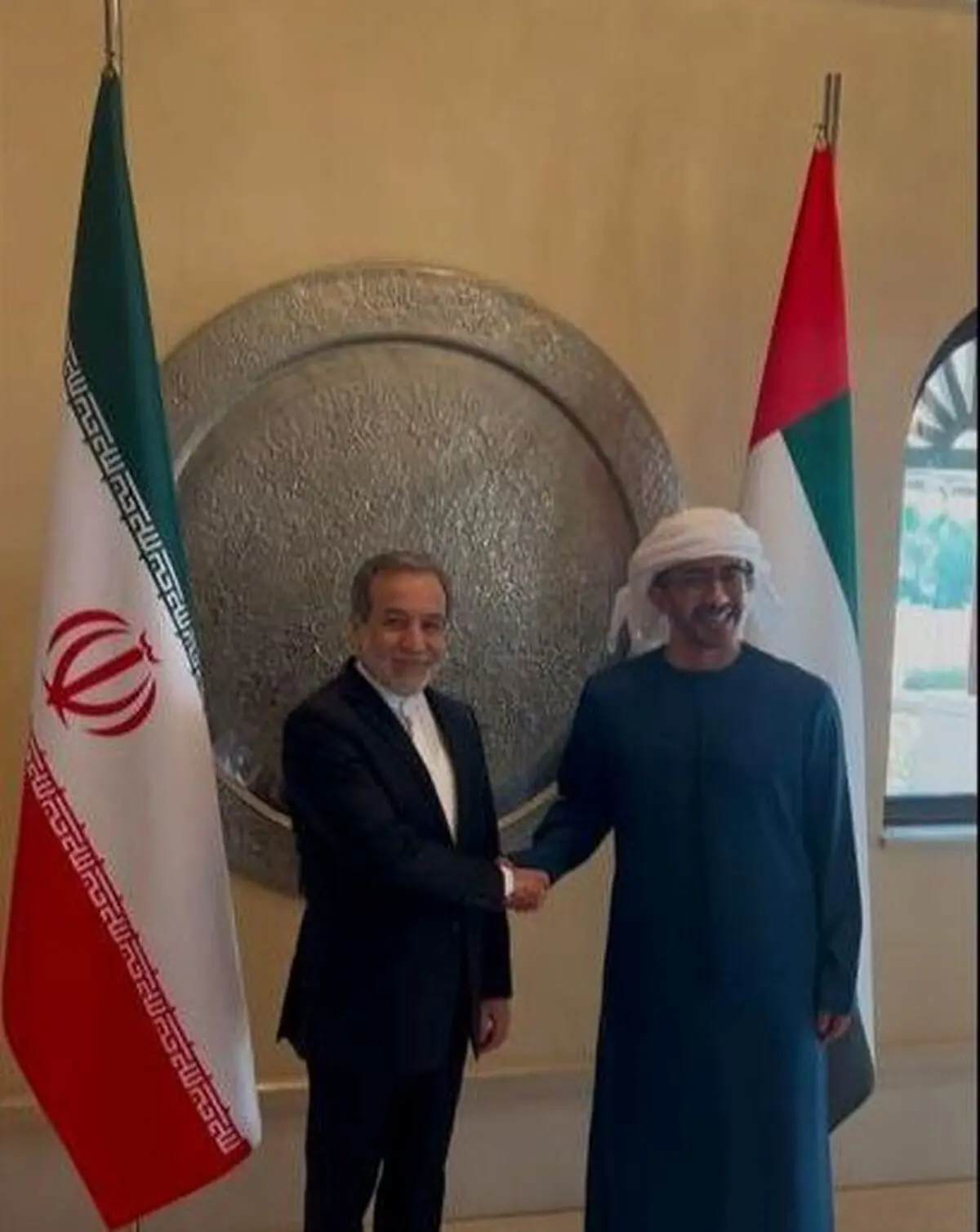 وزيرا خارجية ايران والامارات يستعرضان اخر التطورات في المنطقة
