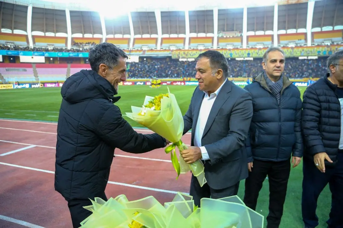 دسته گل استقلال برای دستیار قهرمانی فرهاد!