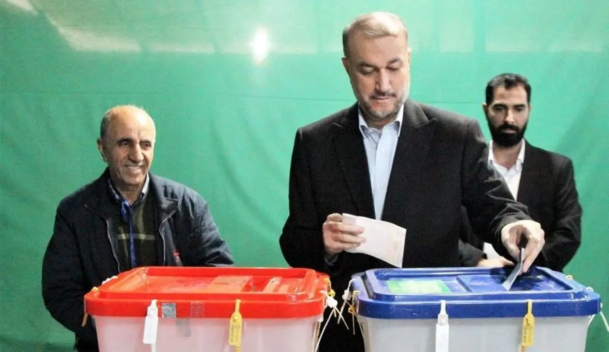 وزیر خارجیة إیران یدلي بصوته في الانتخابات البرلمانیة