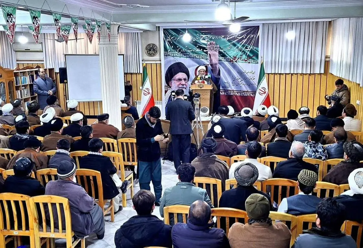 خاندان پهلوی باطل است/ پشتیبان امام خامنه‌ای هستیم