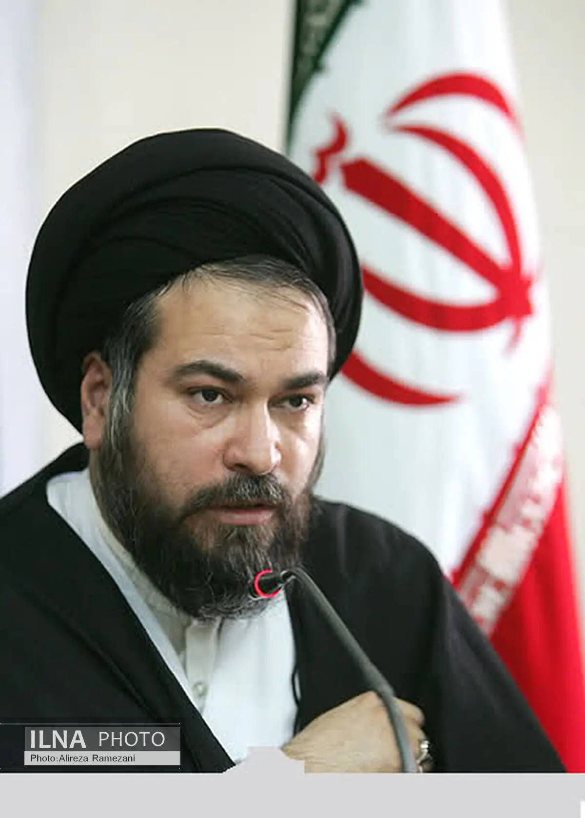 نماینده ولی‌فقیه در  امور کشورهای حوزه خلیج‌فارس کاندیدای مجلس‌خبرگان شد