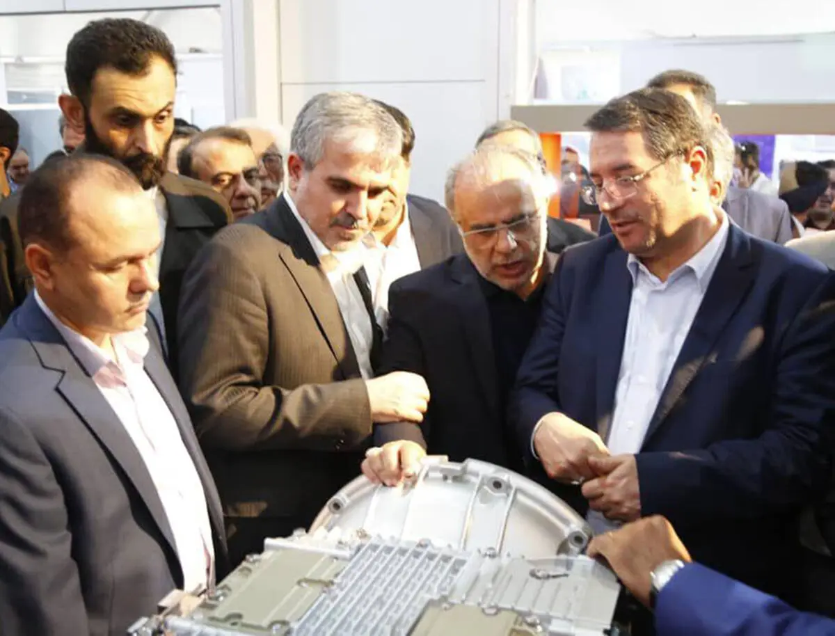 بازدید وزیر صنعت، معدن و تجارت از غرفه گروه سایپا