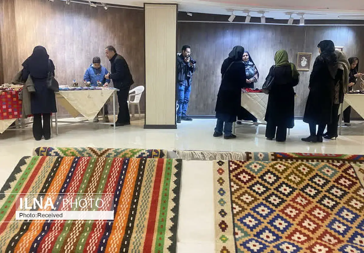 نمایشگاه صنایع‌دستی و پوشاک ایرانی در قزوین افتتاح شد