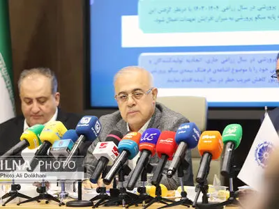 استاندار هرمزگان: همکاری هدفمند و اصلاح سیاست‌ها راه‌حل چالش‌های اقتصادی و بیمه‌ای است