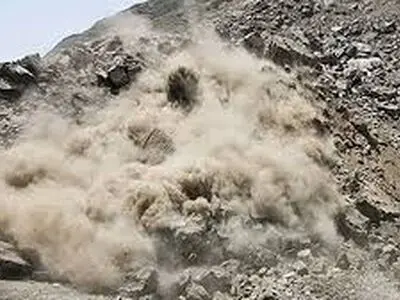 فیلمی از سقوط سنگ بزرگ در مهاباد