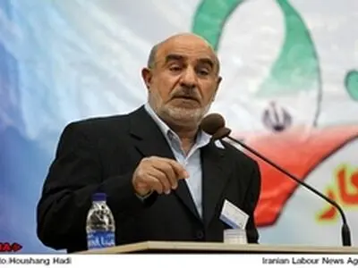 نباید کسانی که کار حزبی می‌کنند٬ با درگیری و حصر مواجه شوند