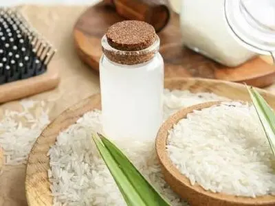 خواص شگفت‌انگیز آب برنج برای پوست و مو + فیلم