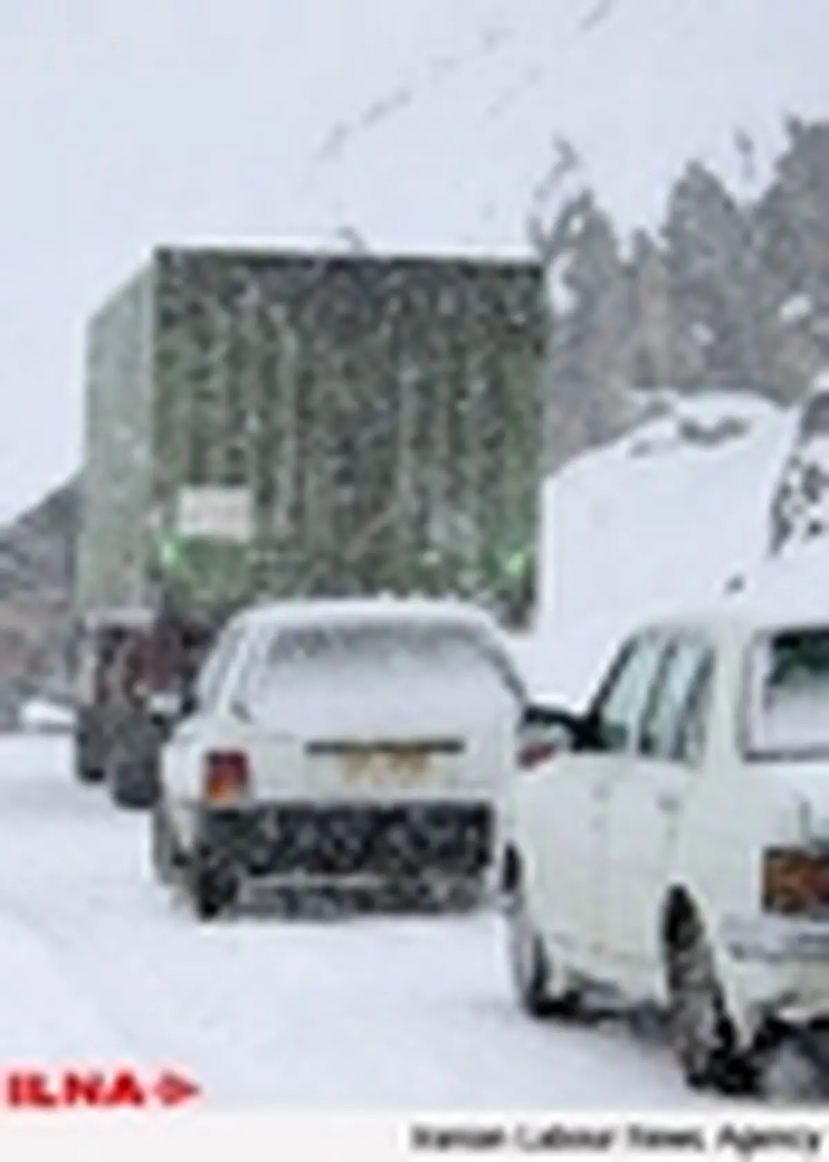 برف و باران در جاده‌های ۱۳ استان