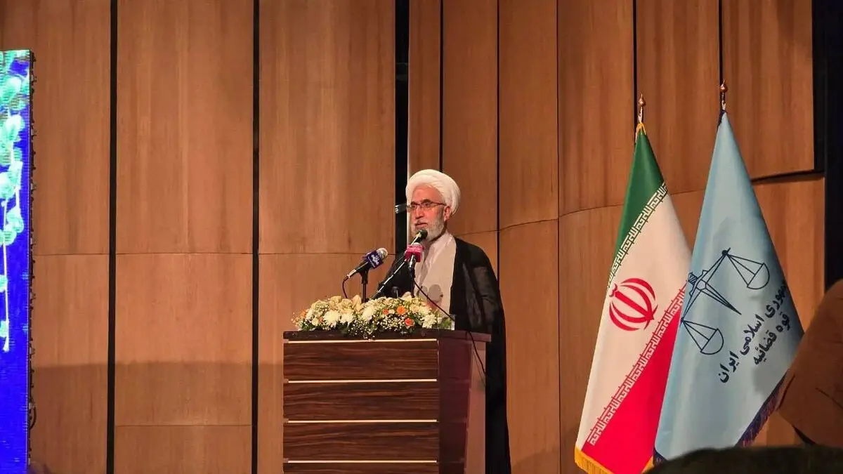 خدا افتخار پرچم ایستادگی فعال در مقابل ظلم جهانی را به دست ملت ایران داده است