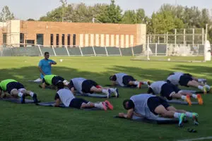 آرامش پیش از نبرد در دوحه/ آخرین تمرین ملی‌پوشان با حضور مهمانان خاص برگزار شد