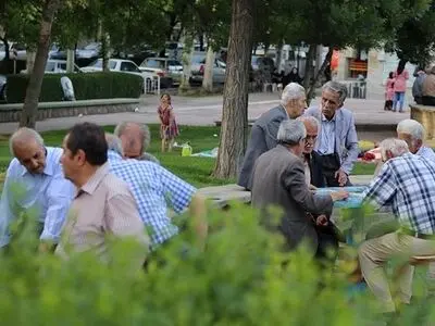 بیمه‌های تکمیلی، کلاهی گشاد بر سر کارگر و بازنشسته هستند/ آیا درمان از قلمروی بیمه‌های پایه و اجباری خارج می‌شود؟ 