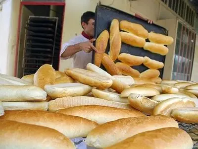 نارضایتی کارگران نان‌فانتزی از دستمزد و پوشش بیمه 