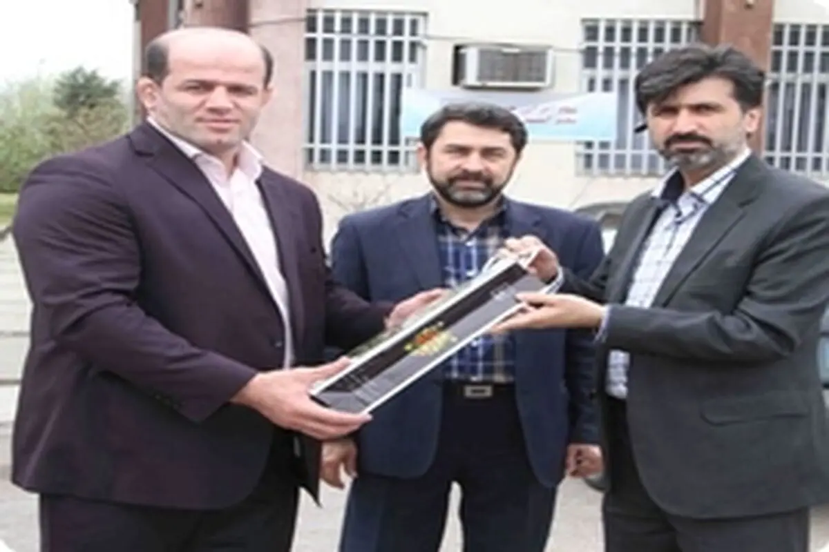 اهداء مدال های قهرمانی فردین معصومی به موزه رشت