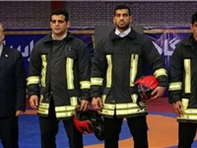 واکنش سایت اتحادیه جهانی به پوشیدن لباس آتش نشانی کشتی گیران
