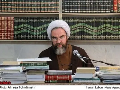 رهبری با طرح شعار سال ۹۴، دولت روحانی را تأیید کرد