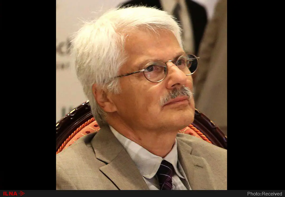 پروفسور صالحی اصفهانی: عملکرد موسسات مالی یکی از دلایل خیزش مردم بود/ مسئولان یارانه را «صدقه و گداپروری» قلمداد نکنند