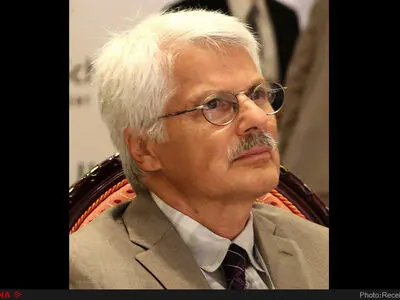 پروفسور صالحی اصفهانی: عملکرد موسسات مالی یکی از دلایل خیزش مردم بود/ مسئولان یارانه را «صدقه و گداپروری» قلمداد نکنند