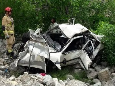 سقوط خودرو به دره گنجنامه همدان یک کشته و چهار مصدوم بر جا گذاشت