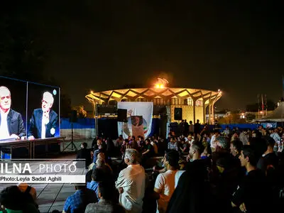 تماشای آخرین مناظره دو نامزد ریاست جمهوری در خیابان های تهران