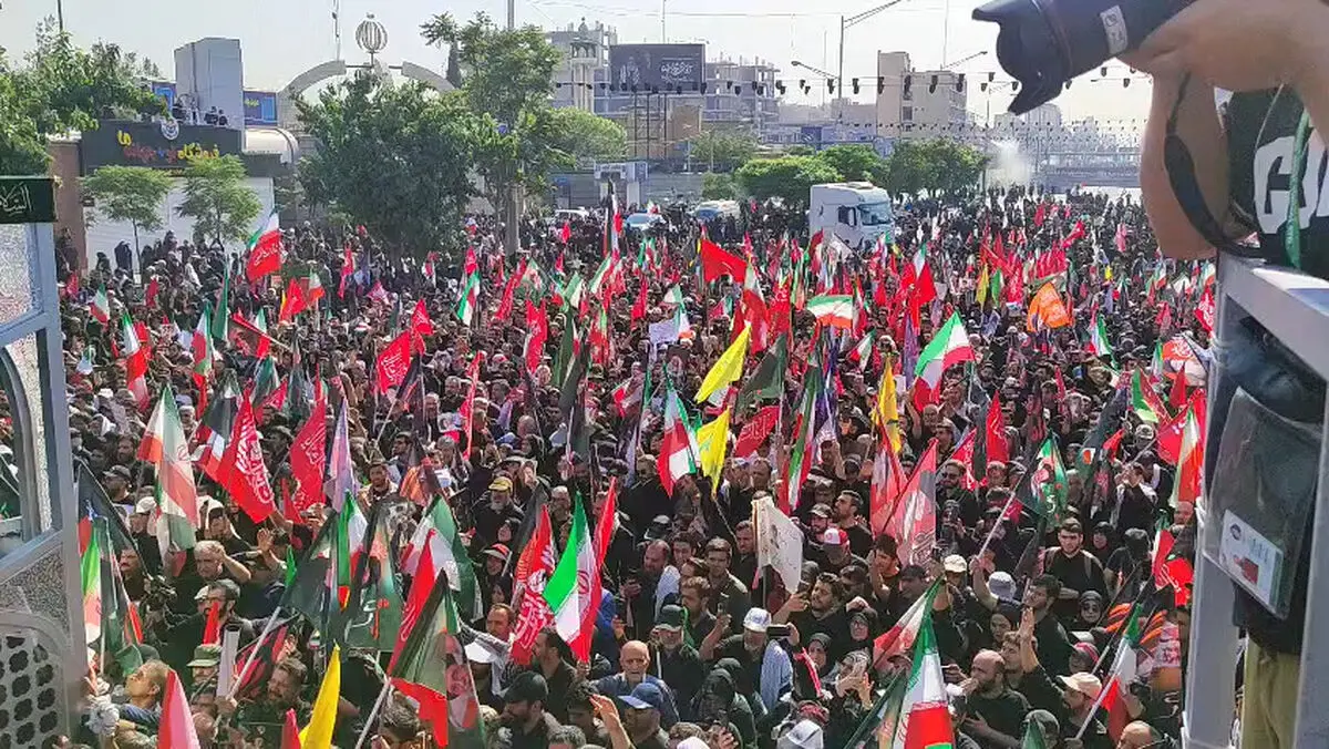 ورود خودرو حامل پیکر رهبر شهید انقلاب خیابان آزادی تقاطع یادگار + فیلم