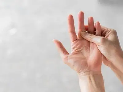 گز گز دست می‌تواند نشانه این بیماری‌ها باشد