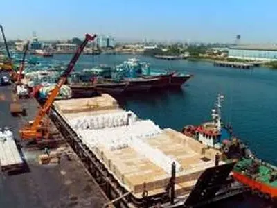 تخلیه و بارگیری کالا در بنادر تجاری کشور طبق روال عادی در جریان است/ نشست اضطراری آیمو درباره وضعیت تنگه هرمز 