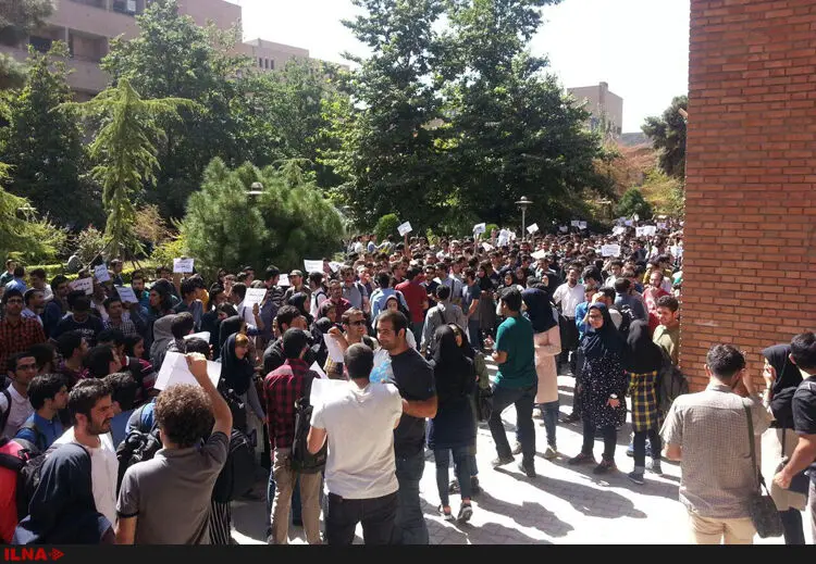 تجمع و تحصن در سه دانشگاه برتر کشور/ اعتراض دانشجویان به  هزینه‌های"سنوات" و "وضعیت خوابگاه‌ها"+عکس