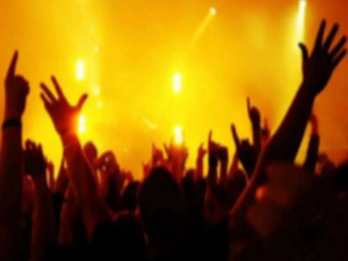 50 زن و مرد در پارتی مختلط شبانه دستگیر شدند