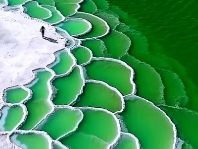 تصاویری از بزرگ‌ترین دریاچه نمک چین 