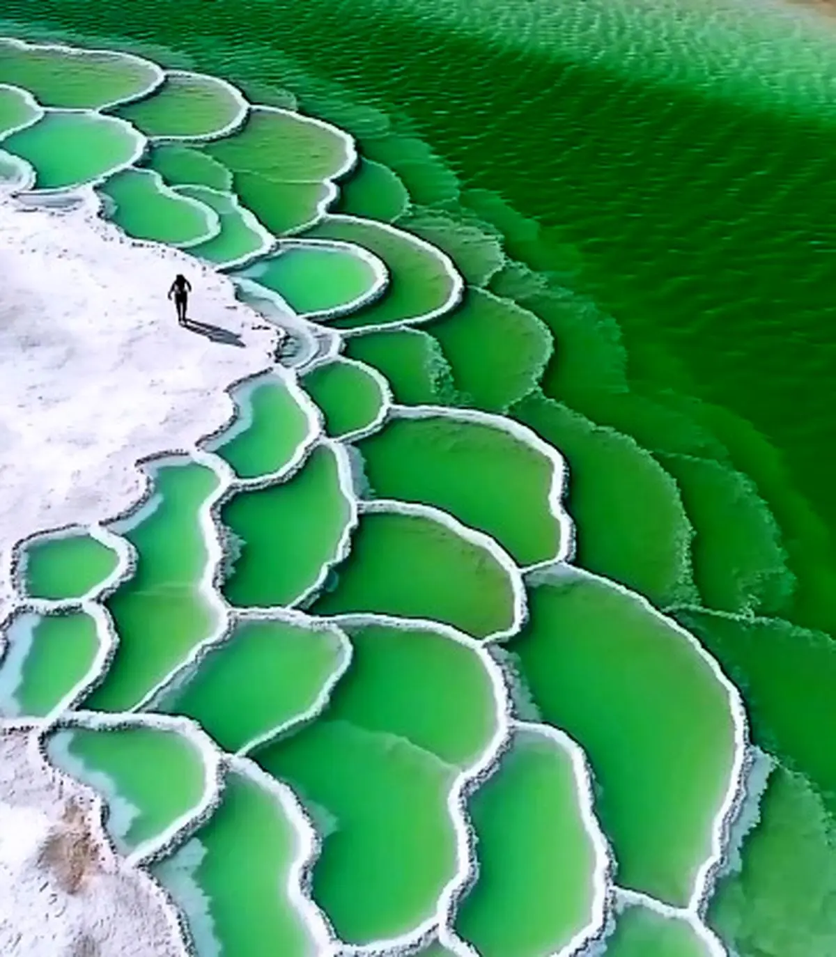 تصاویری از بزرگ‌ترین دریاچه نمک چین 