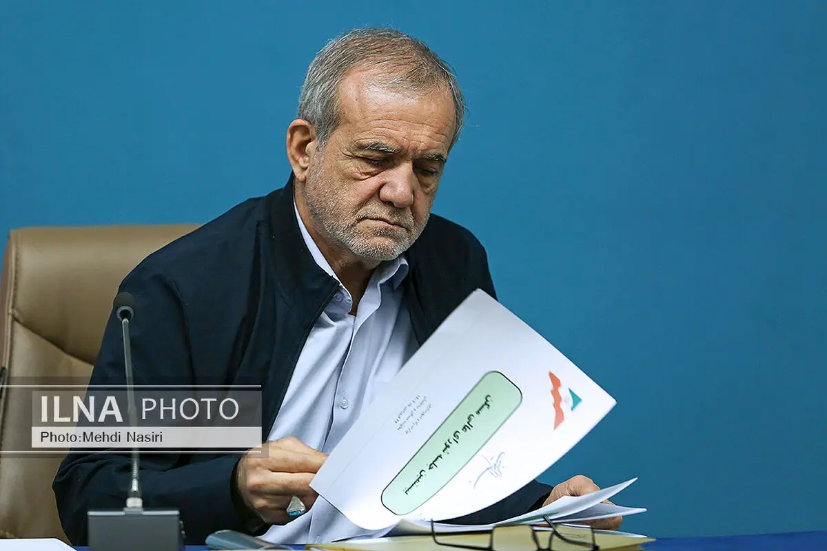 بزشکیان: العقوبات الأميركية من الاسباب الرئيسية لمعاناة وضيق الشعب الإیراني