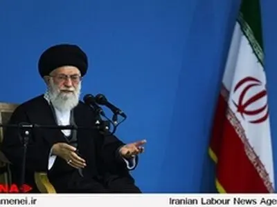 قائد الثورة الاسلامیة یحدد ملامح الخطة الخمسیة المقبلة