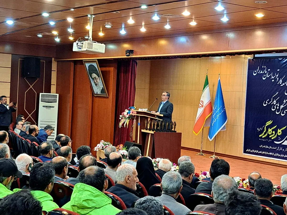 کارگران، افسران خط مقدم جنگ اقتصادی هستند/ قدردانی از صبر تولیدکنندگان در شرایط سخت تامین مواد اولیه