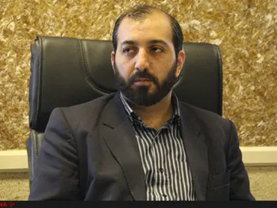 ورژن تئاتری ایستاده در غبار را می‌سازیم/انحصار اسم‌ها را برمی‌داریم/به اندیشه ضد دفاع مقدس اجازه ورود نمی‌دهیم
