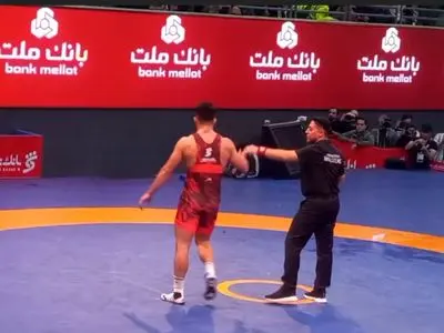 جنجال سنگین در فینال ۹۲ کیلو لیگ برتر کشتی آزاد