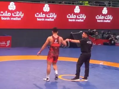 جنجال سنگین در فینال ۹۲ کیلو لیگ برتر کشتی آزاد