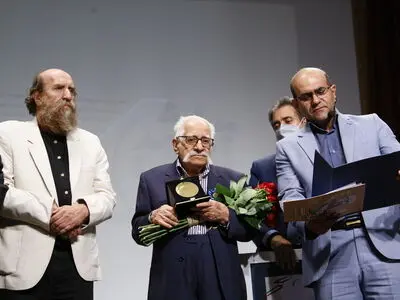 من گرهی از نقش قالی فرهنگ ایران زمین هستم