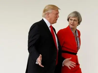 Trump speaks with Britain's May on Iran