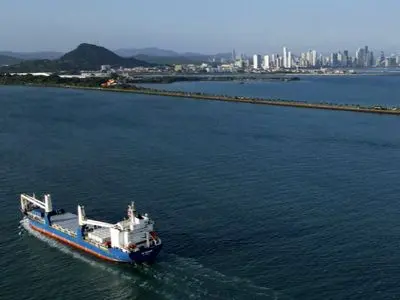 دانمارک مدعی توقیف یک کشتی با پرچم ایران شد