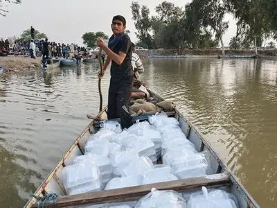 ادامه خدمت رسانی جامعه فوتبال به سیل زدگان لرستان